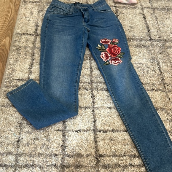 Jean w/ patch - Picture 4 of 4